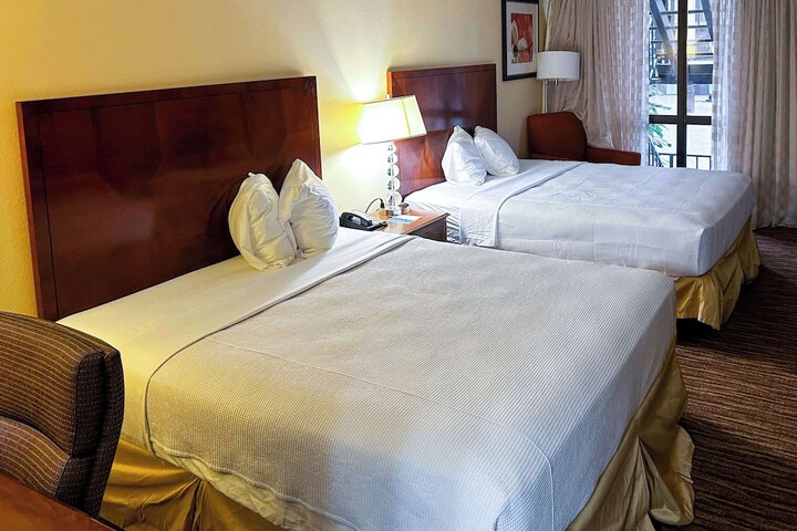 Room 4 of 15