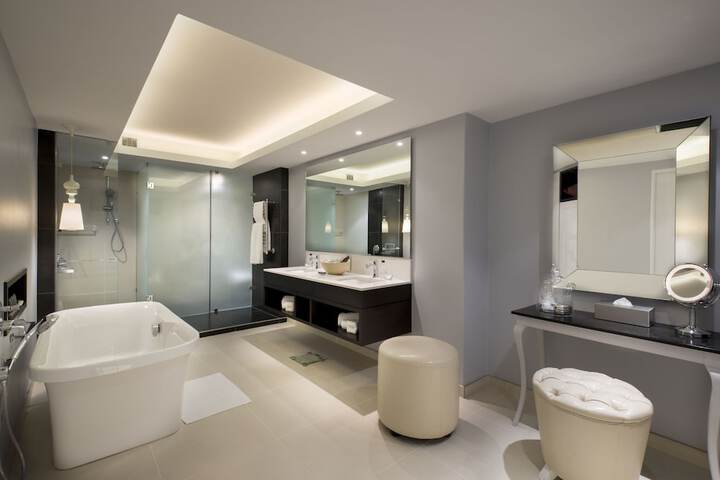 Room 10 of 48