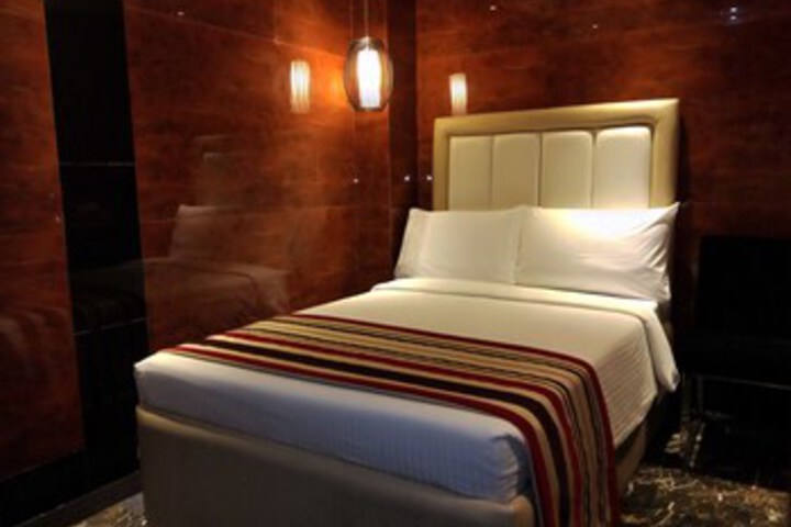 Room 16 of 35