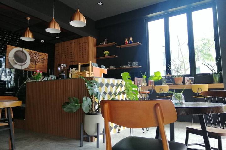 Breakfast/Coffee Service 74 of 102