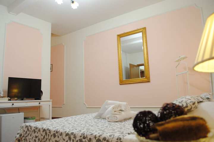 Room 12 of 26