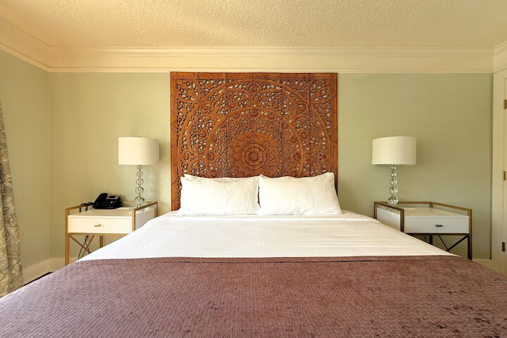 Room 28 of 61