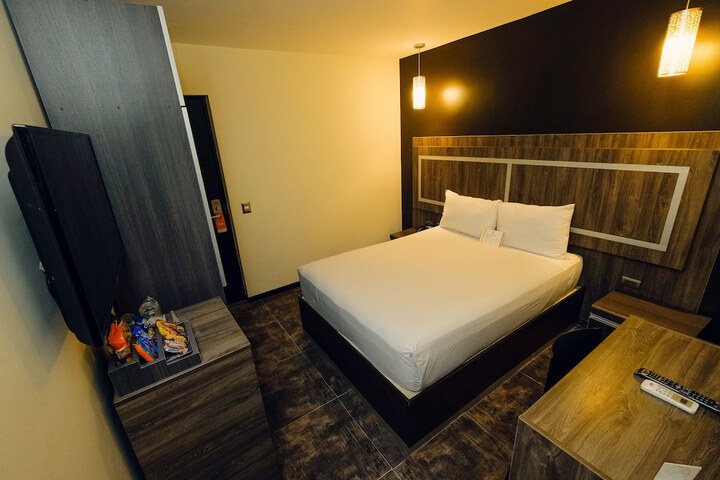 Room 12 of 63