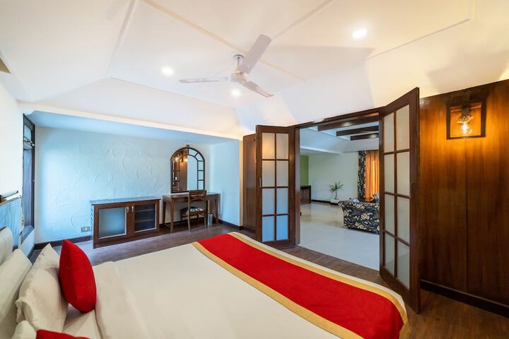 Room 4 of 43