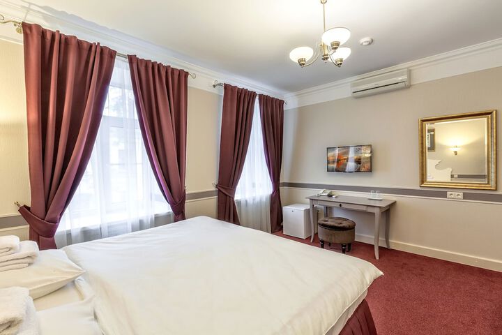 Room 8 of 23