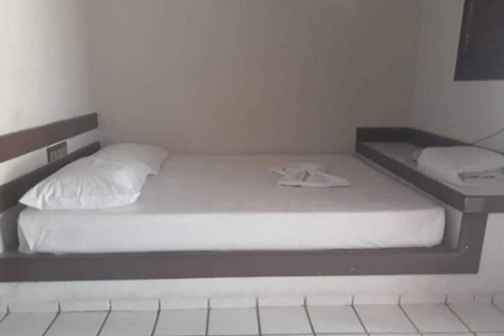 Room 2 of 82