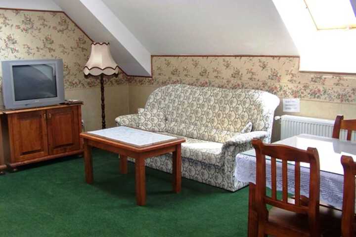 Room 12 of 37