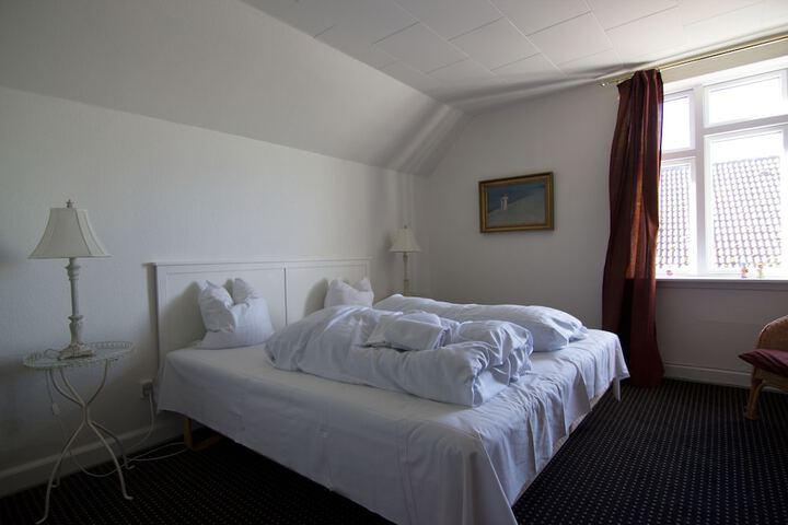 Room 8 of 40
