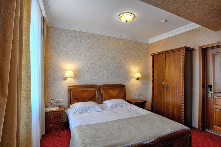 Room 17 of 72
