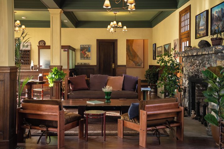 Entrance & Lobby