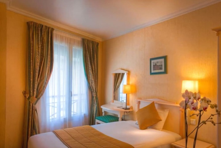 Room 3 of 64
