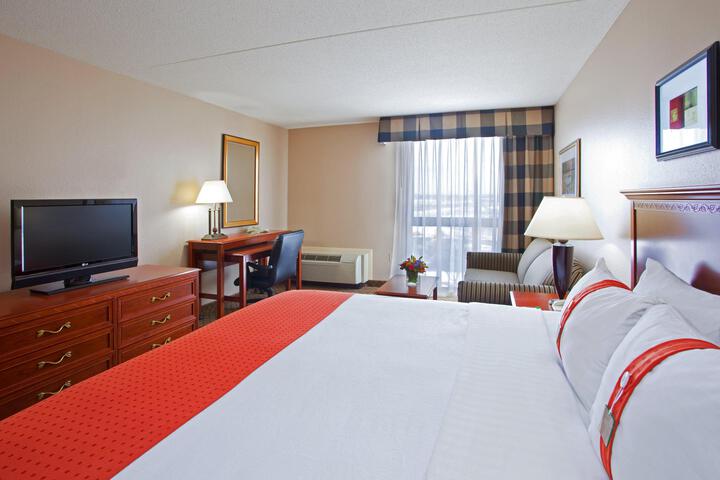 1 King Bed (6 of 20)