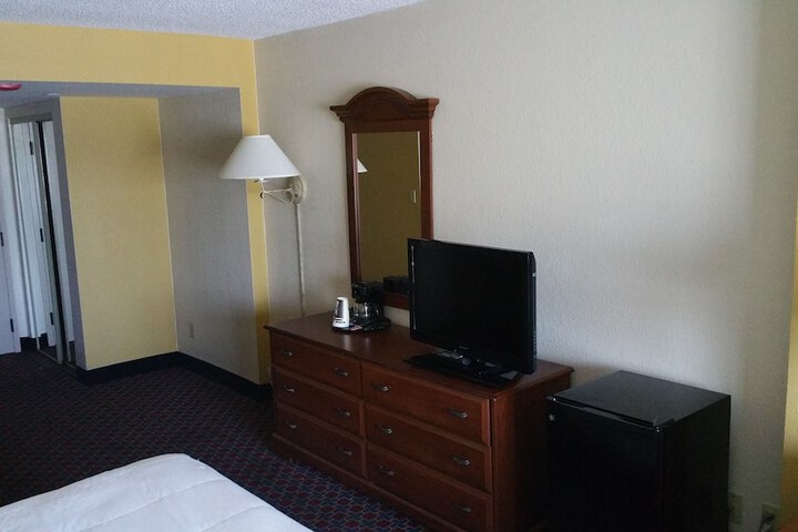 Room 14 of 24