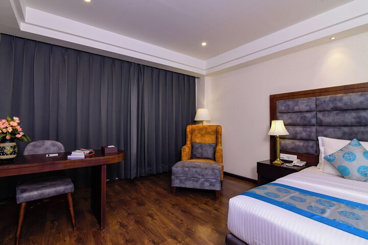 Room 15 of 32