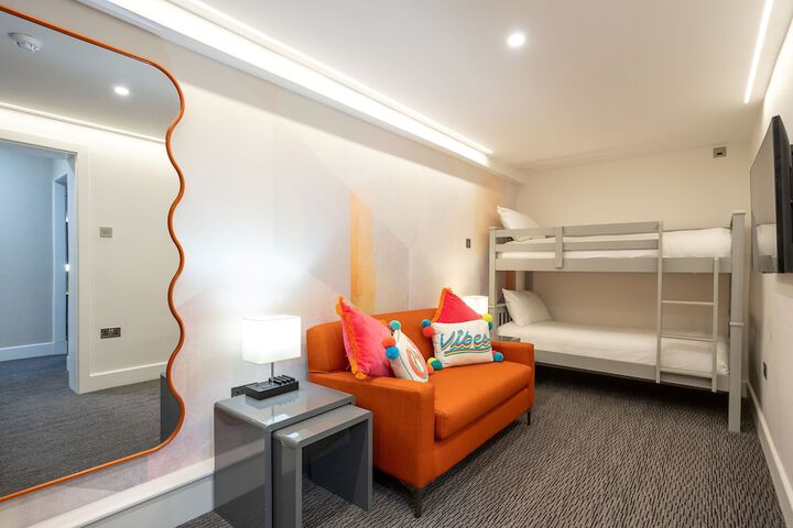 Room 14 of 48