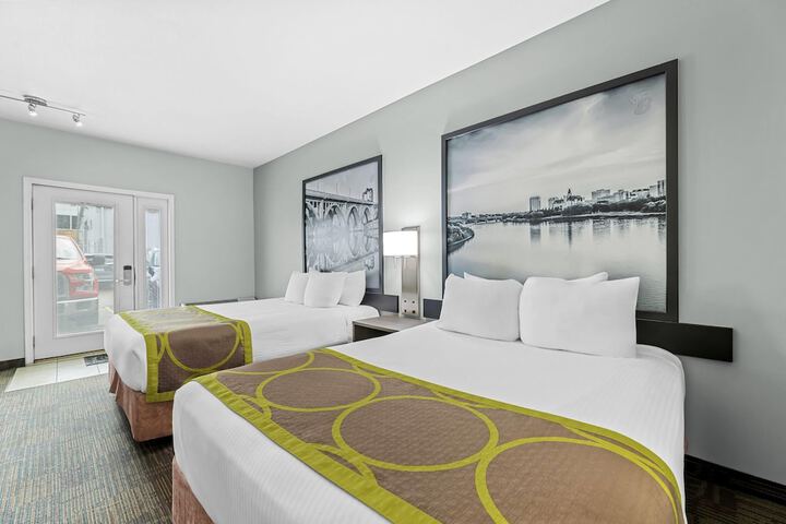Room 9 of 40
