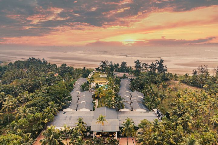 Foxoso La Beach Resort & Spa