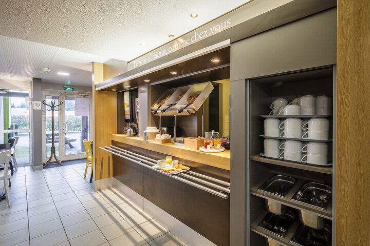 Breakfast/Coffee Service 24 of 36