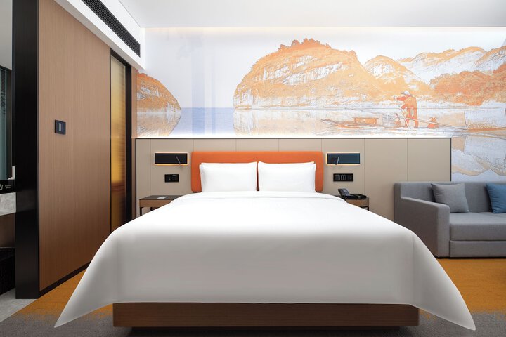 Room 5 of 11