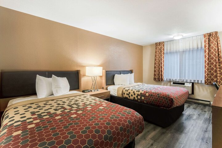 2 Double Beds (10 of 10)