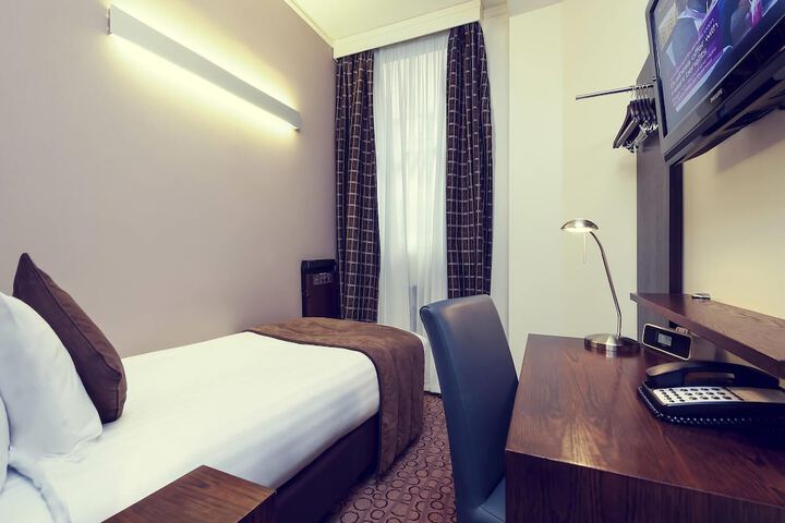 Room 35 of 105