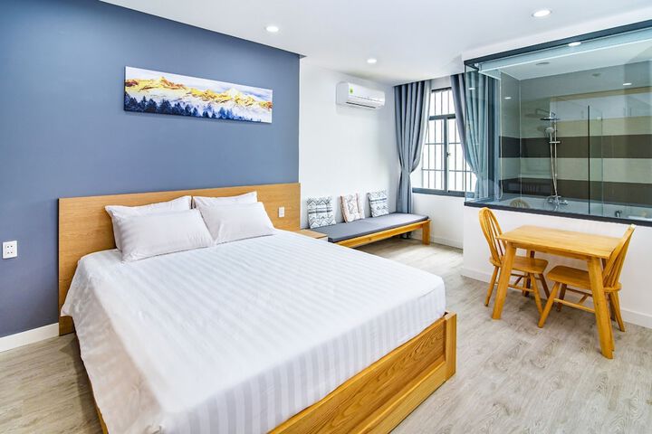 Room 9 of 28