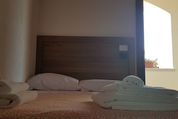 Room 2 of 27