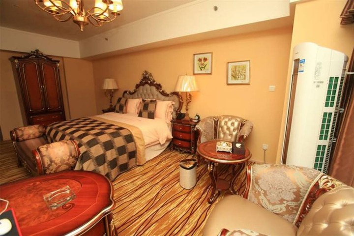 Room 17 of 32