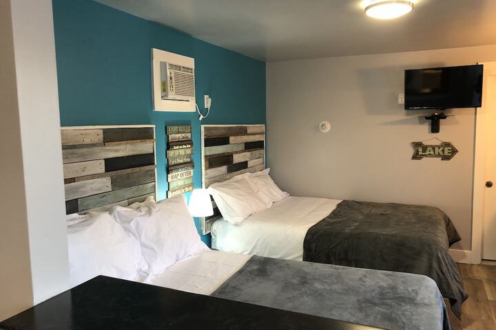 2 Queen Beds Connecting Rooms Lakeside (9 of 50)