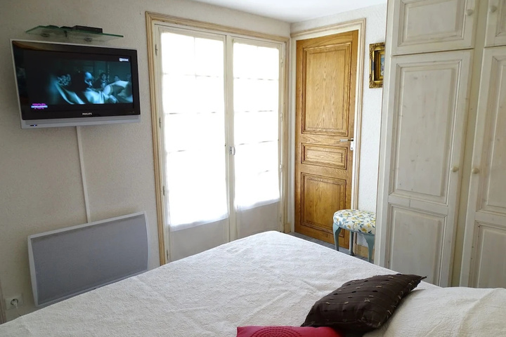 Room 2 of 12