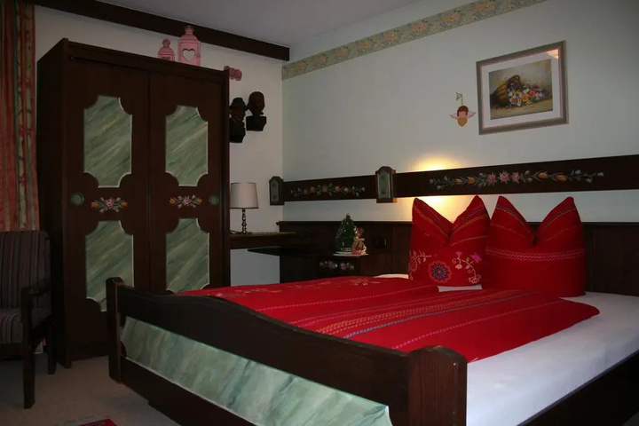 Room 2 of 9