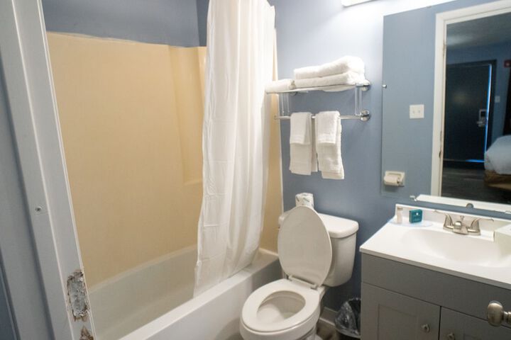 Basic Double Room (3 of 7)
