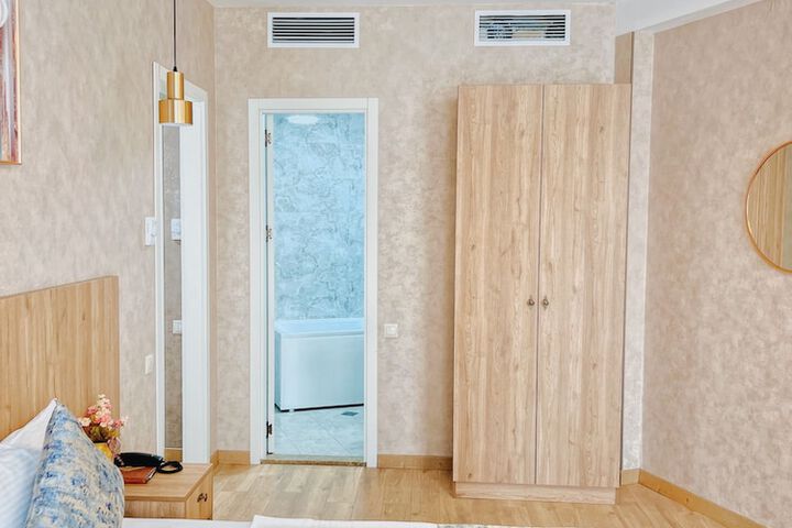 Room 28 of 71