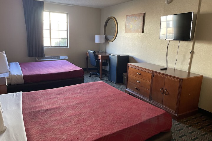 Queen Bed Accessible (1 of 9)