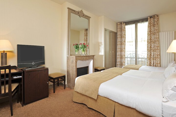 Room 9 of 26