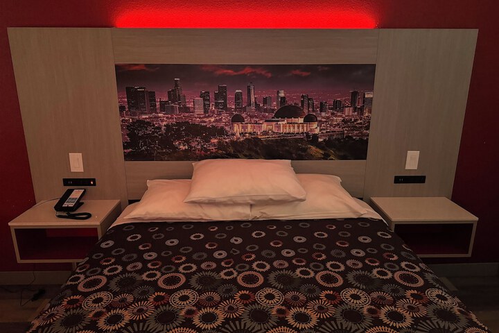 1 Queen Bed (5 of 44)