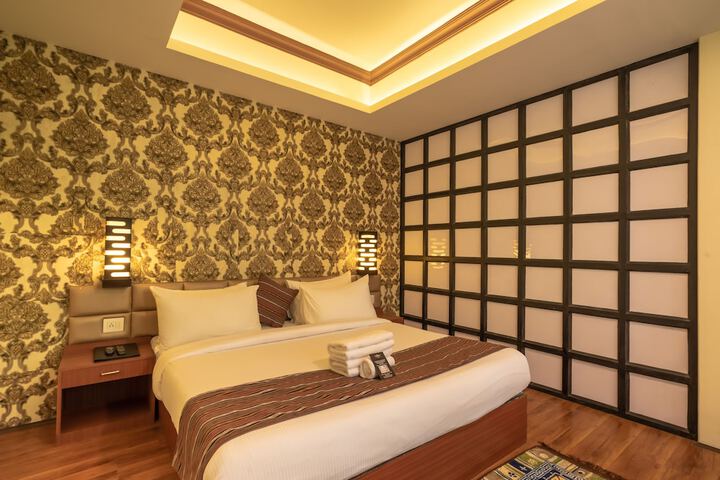 Room 27 of 73