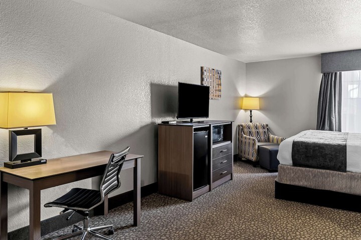 1 King Bed High Speed Internet Micrwave Refridgerator Coffee Maker Full Breakfast (5 of 27)