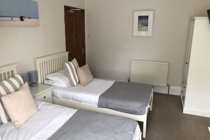 Room 8 of 25