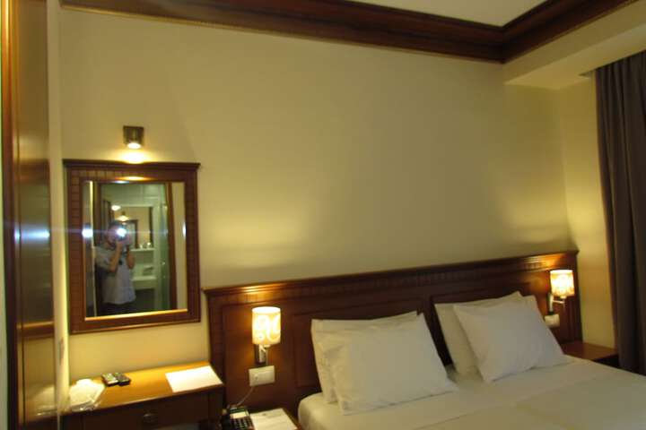 Room 33 of 118