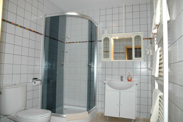 Room 16 of 30