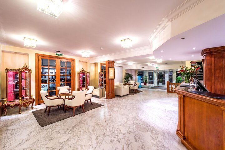 Entrance & Lobby