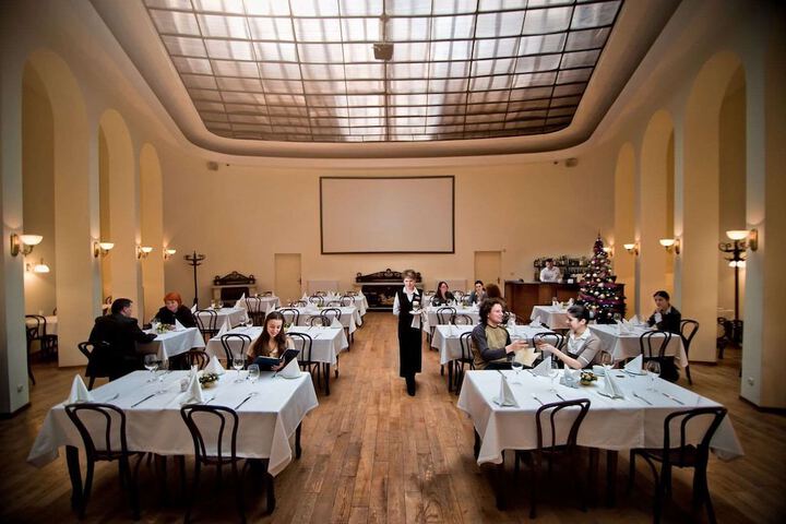 Dining 40 of 50