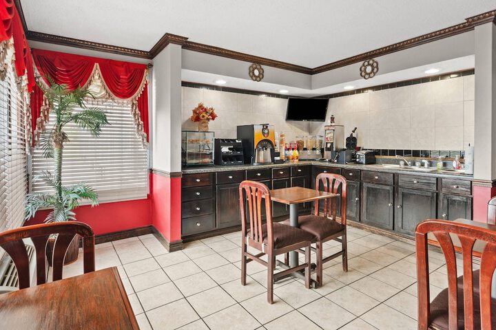 Breakfast/Coffee Service 93 of 111