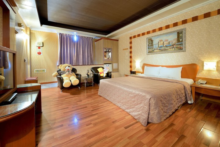 Room 15 of 64