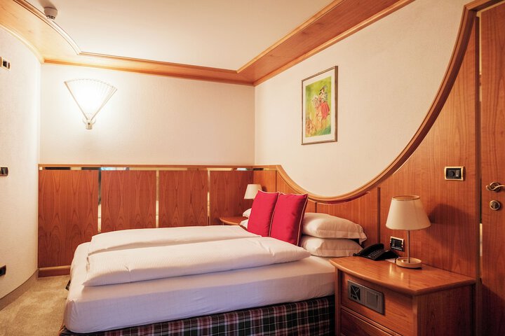 Room 30 of 145