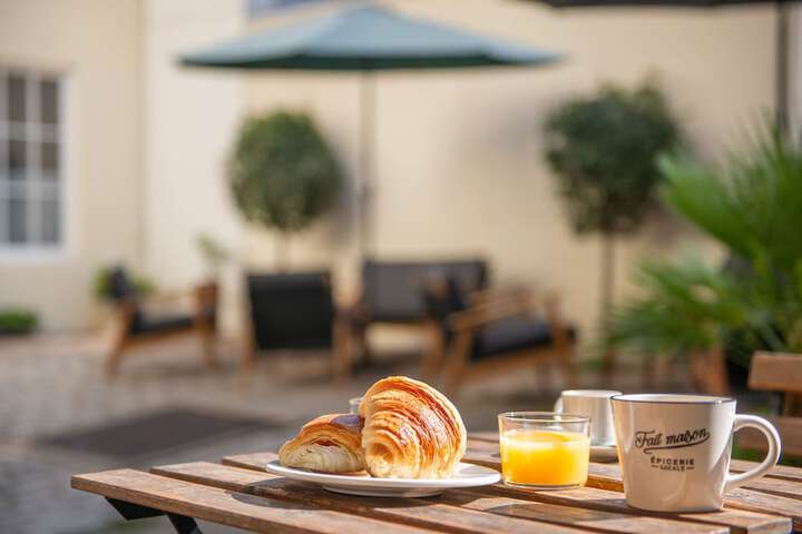 Breakfast/Coffee Service 36 of 38
