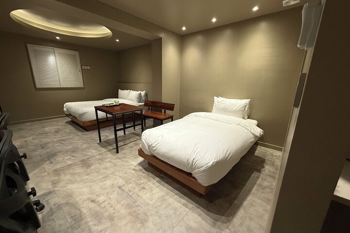 Room 14 of 26