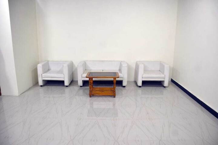 Room 9 of 12