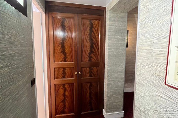 Room 35 of 60